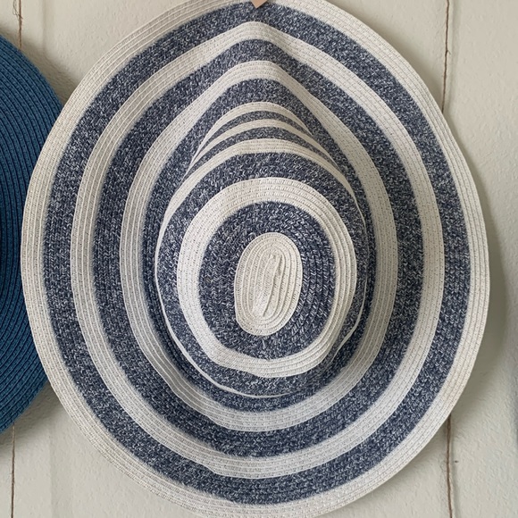 Beach Hat - Picture 2 of 6